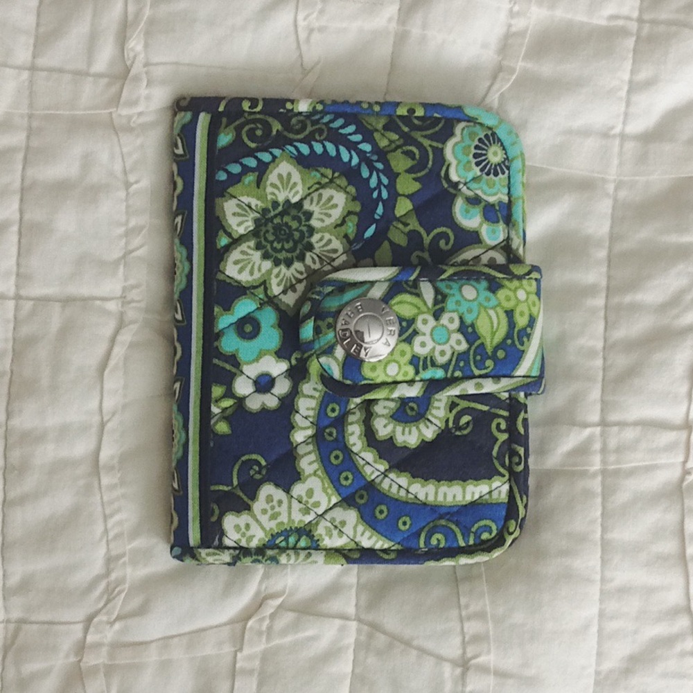 NWOT Vera Bradley wallet in Rhythm & Blues print